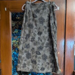 Chic Floral Maxi Skirt in Grey